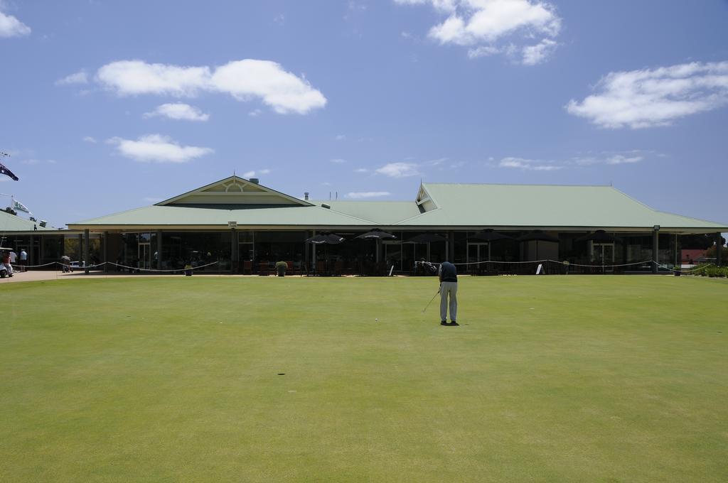 Fairways Resort Rosebud Exterior foto